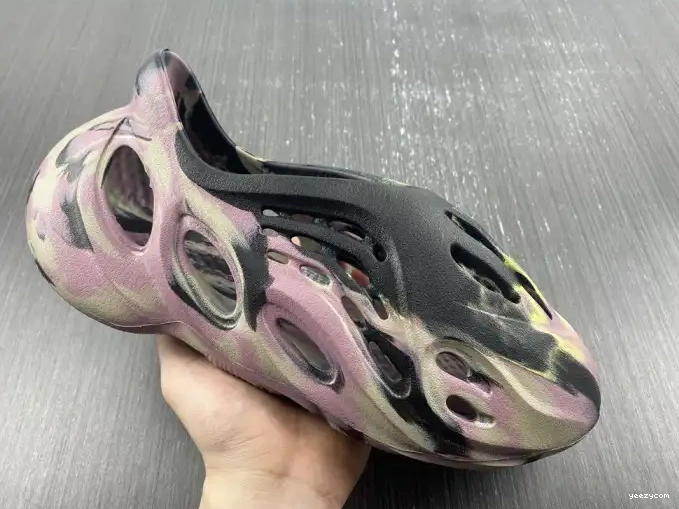 Adidas RNR Foam MX IG9562 Yeezy Carbon 0429